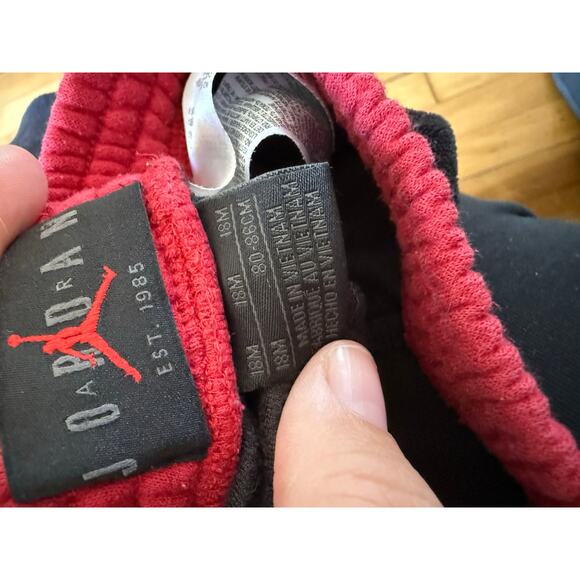 Air Jordan infant velour black and red jogger pants - Picture 2 of 4